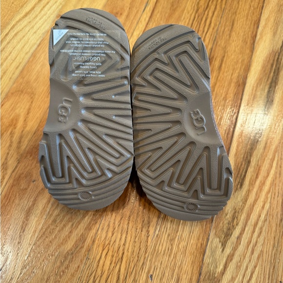 UGG Neumel II Boot - Picture 4 of 10